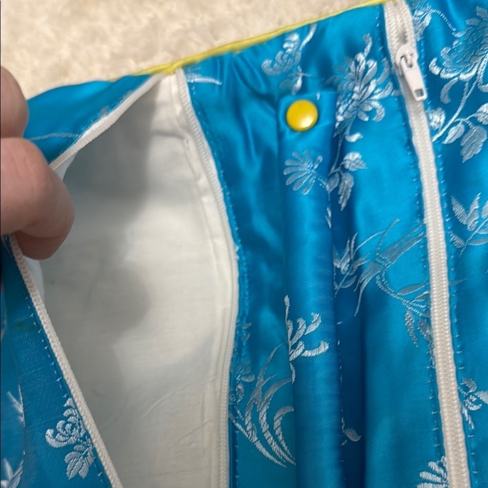 New Floral Silk Jewlery Pouch with Yellow Tie - Picture 6 of 8